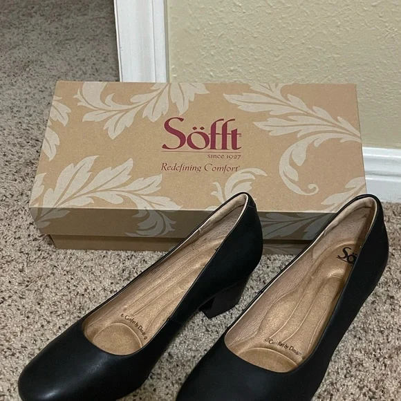 Women's Black Comfort Shoes - Picture 2 of 4